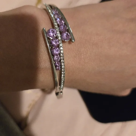 Luxury Fashion Jewelry - Picture 8 of 10